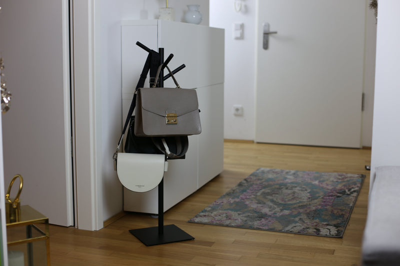 Hauteur de la table en fer noir Bag-Up avec Power-Up Bank Solar Portable Base bag rack bag stand